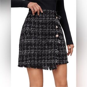 Tweed miniskirt frayed hem